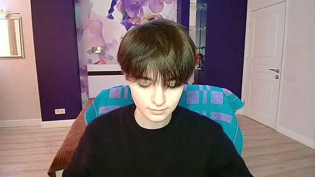 EmiliaYours online show from February 18, 2025, 1:33 pm