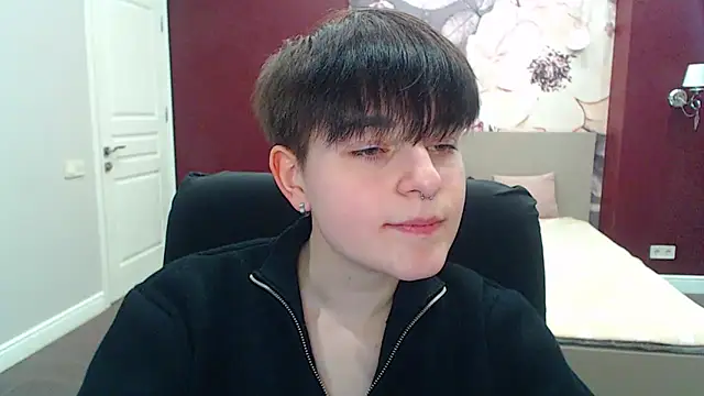 EmiliaYours online show from March 4, 2025, 1:17 pm