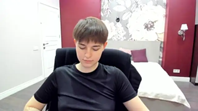 EmiliaYours online show from March 9, 2026, 4:11 pm