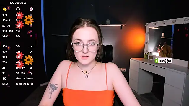 luna berryy online show from March 22, 2025, 5:49 am