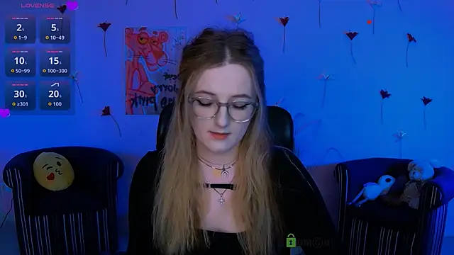 luna berryy online show from April 22, 2026, 7:15 pm