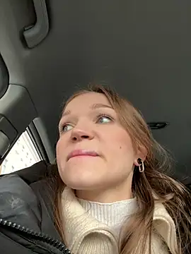 Snapshot of KitteCat chatting on December 13, 2024, 11:55 am KitteCat online show from December 13, 2024, 11:55 am