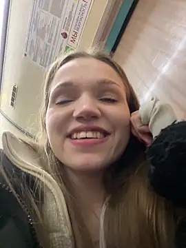 Snapshot of KitteCat chatting on December 14, 2024, 9:02 pm KitteCat online show from December 14, 2024, 9:02 pm