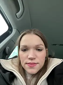 Snapshot of KitteCat chatting on December 16, 2024, 8:52 am KitteCat online show from December 16, 2024, 8:52 am