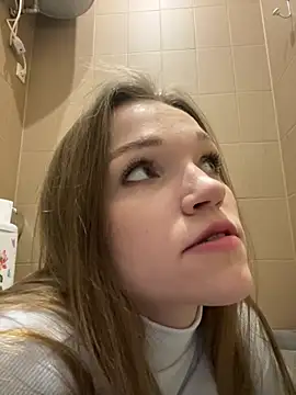 Snapshot of KitteCat chatting on December 17, 2024, 3:28 pm KitteCat online show from December 17, 2024, 3:28 pm