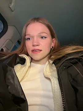 Snapshot of KitteCat chatting on December 18, 2024, 7:08 pm KitteCat online show from December 18, 2024, 7:08 pm