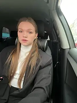 Snapshot of KitteCat chatting on December 21, 2024, 10:50 am KitteCat online show from December 21, 2024, 10:50 am