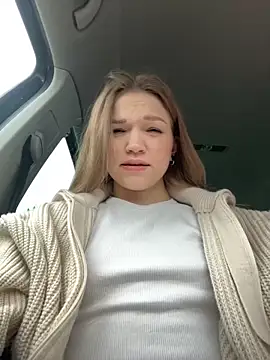 Snapshot of KitteCat chatting on December 25, 2024, 8:40 am KitteCat online show from December 25, 2024, 8:40 am