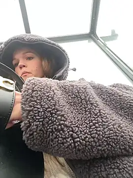 Snapshot of KitteCat chatting on December 25, 2024, 11:43 am KitteCat online show from December 25, 2024, 11:43 am