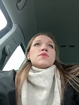 Snapshot of KitteCat chatting on January 2, 2025, 8:06 am KitteCat online show from January 2, 2025, 8:06 am