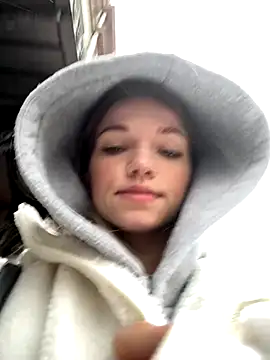 Snapshot of KitteCat chatting on September 20, 2025, 9:10 am KitteCat online show from September 20, 2025, 9:10 am