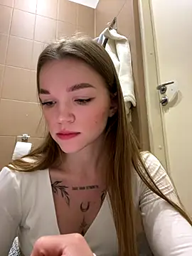 Snapshot of KitteCat chatting on September 29, 2025, 7:02 am KitteCat online show from September 29, 2025, 7:02 am