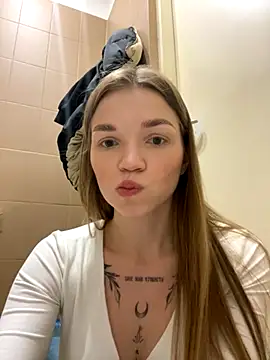 Snapshot of KitteCat chatting on October 8, 2025, 12:03 pm KitteCat online show from October 8, 2025, 12:03 pm