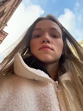 Snapshot of KitteCat chatting on October 27, 2025, 9:35 am KitteCat online show from October 27, 2025, 9:35 am