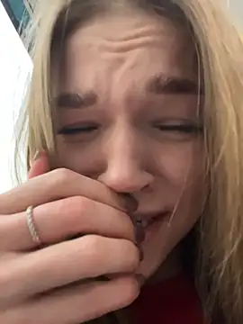 Snapshot of KitteCat chatting on November 3, 2025, 7:53 am KitteCat online show from November 3, 2025, 7:53 am