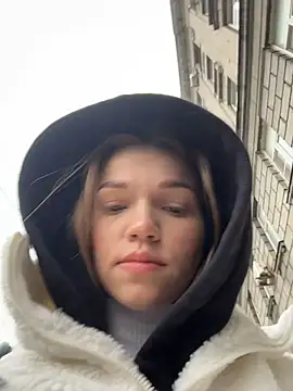 Snapshot of KitteCat chatting on November 7, 2025, 8:47 am KitteCat online show from November 7, 2025, 8:47 am