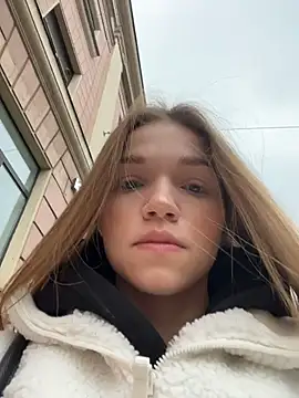 Snapshot of KitteCat chatting on November 9, 2025, 9:40 am KitteCat online show from November 9, 2025, 9:40 am