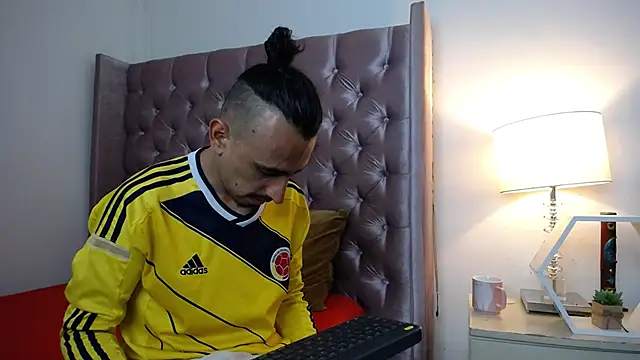 Snapshot of Sr_Magnus_ chatting on October 7, 2025, 7:27 am Sr Magnus online show from October 7, 2025, 7:27 am