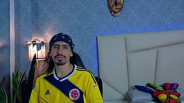 Snapshot of Sr_Magnus_ chatting on October 18, 2025, 10:43 pm Sr Magnus online show from October 18, 2025, 10:43 pm