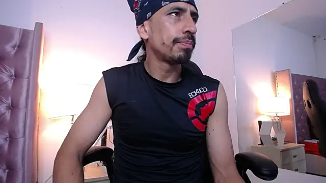 Snapshot of Sr_Magnus_ chatting on October 20, 2025, 6:36 am Sr Magnus online show from October 20, 2025, 6:36 am