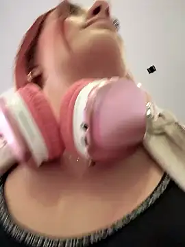 ariiel  online show from December 3, 2024, 7:44 pm