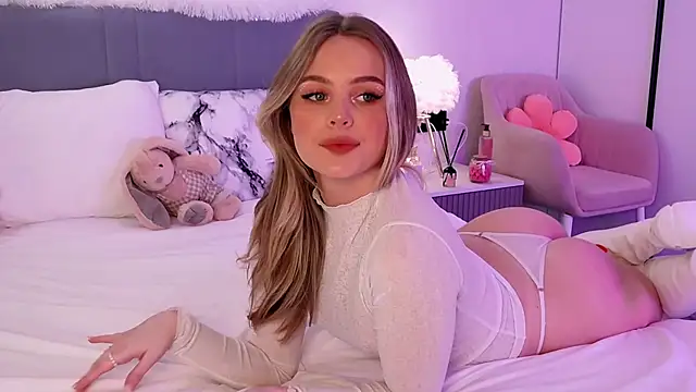 SIlviaBeyt online show from January 18, 2025, 4:42 pm