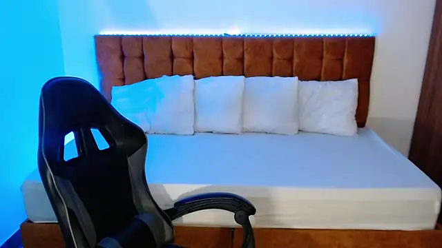 alexiaaross online show from October 1, 2025, 6:19 am