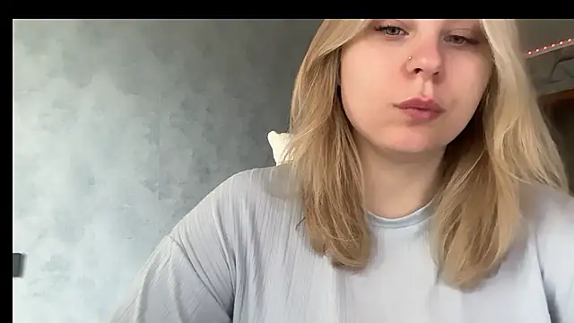 Snapshot of Thalia__Star chatting on May 7, 2026, 8:42 am Thalia Star online show from May 7, 2026, 8:42 am