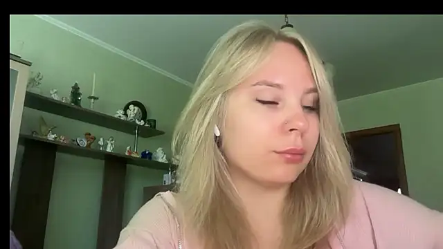 Snapshot of Thalia__Star chatting on June 18, 2026, 8:47 am Thalia Star online show from June 18, 2026, 8:47 am
