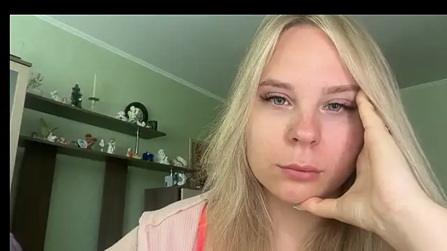 Snapshot of Thalia__Star chatting on June 18, 2026, 9:14 am Thalia Star online show from June 18, 2026, 9:14 am