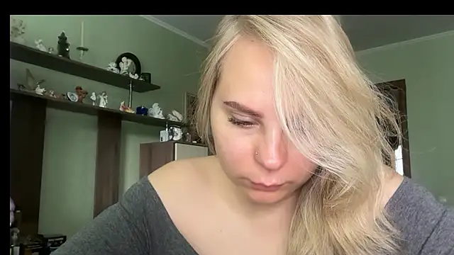 Snapshot of Thalia__Star chatting on June 19, 2026, 9:24 am Thalia Star online show from June 19, 2026, 9:24 am