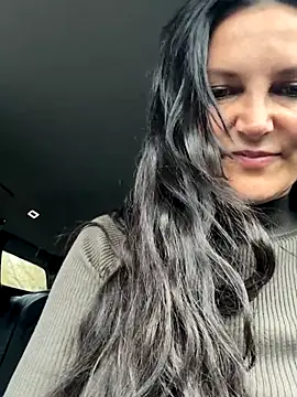 -OLYA- online show from November 9, 2025, 2:26 pm