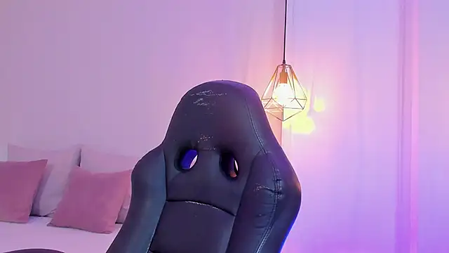 Snapshot of mallie_quinn chatting on February 7, 2025, 12:50 pm mallie quinn online show from February 7, 2025, 12:50 pm