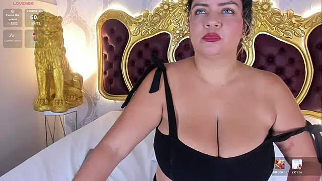 KendralHolson online show from April 23, 2026, 4:46 am