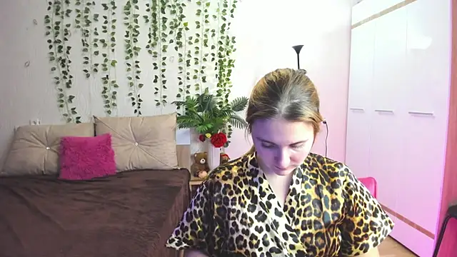 Miss Elsa  online show from December 2, 2025, 2:45 pm