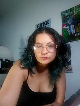 Snapshot of gigiqueen_18 chatting on May 9, 2026, 1:11 am gigiqueen 18 online show from May 9, 2026, 1:11 am