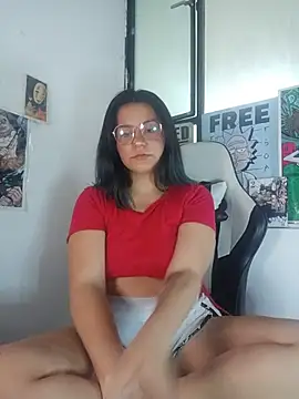 Snapshot of gigiqueen_18 chatting on May 13, 2026, 3:31 pm gigiqueen 18 online show from May 13, 2026, 3:31 pm