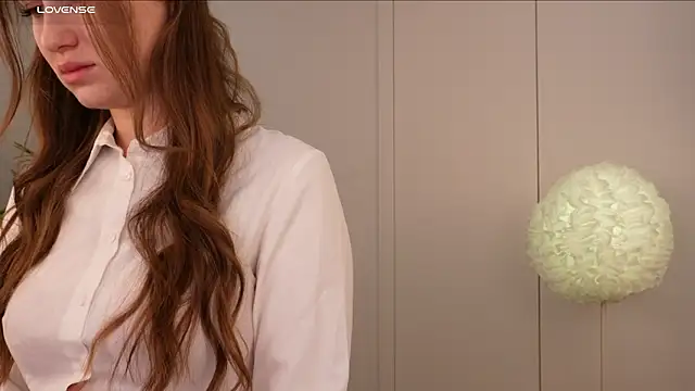 Lilly Colins online show from January 30, 2025, 3:29 pm