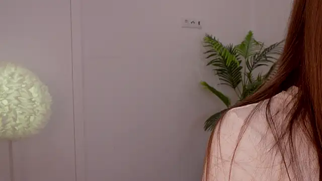 Lilly Colins online show from February 1, 2025, 5:58 pm