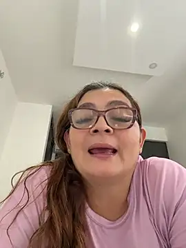 AntonellaAlondra4 online show from May 2, 2026, 2:33 pm