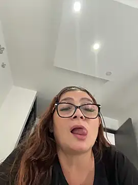 Snapshot of AntonellaAlondra4 chatting on May 7, 2026, 3:17 pm AntonellaAlondra4 online show from May 7, 2026, 3:17 pm