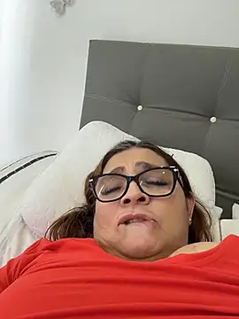 Snapshot of AntonellaAlondra4 chatting on May 13, 2026, 4:04 pm AntonellaAlondra4 online show from May 13, 2026, 4:04 pm