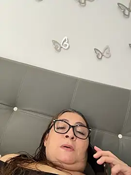 Snapshot of AntonellaAlondra4 chatting on May 19, 2026, 2:23 pm AntonellaAlondra4 online show from May 19, 2026, 2:23 pm