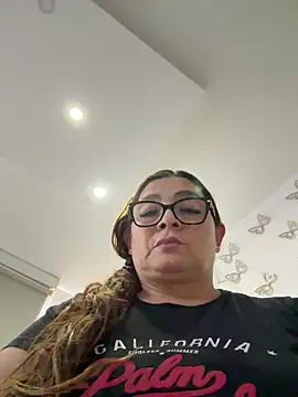 Snapshot of AntonellaAlondra4 chatting on May 28, 2026, 5:43 pm AntonellaAlondra4 online show from May 28, 2026, 5:43 pm