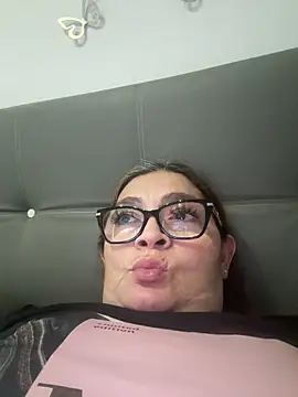 Snapshot of AntonellaAlondra4 chatting on May 31, 2026, 9:05 pm AntonellaAlondra4 online show from May 31, 2026, 9:05 pm