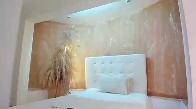 APRILL FOXX online show from March 5, 2025, 3:51 am