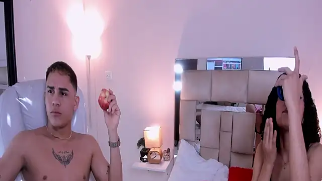 saraandstiven online show from March 8, 2025, 3:28 am