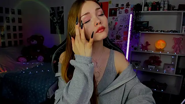 Snapshot of AkiraKatsu chatting on November 9, 2025, 11:08 am AkiraKatsu online show from November 9, 2025, 11:08 am