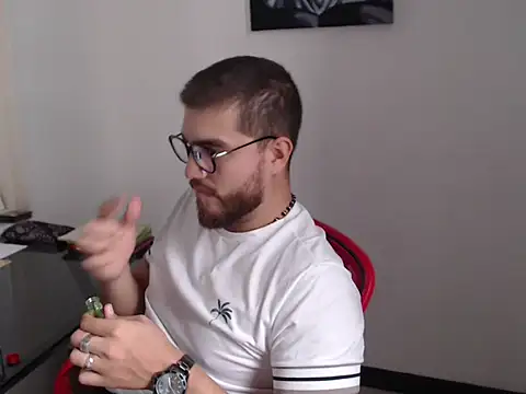 Snapshot of Dylanwish chatting on October 6, 2025, 9:23 pm Dylanwish online show from October 6, 2025, 9:23 pm