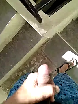 Maddie9211 online show from April 13, 2026, 10:43 am